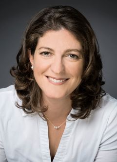 240x333 Daniela Heil Portät